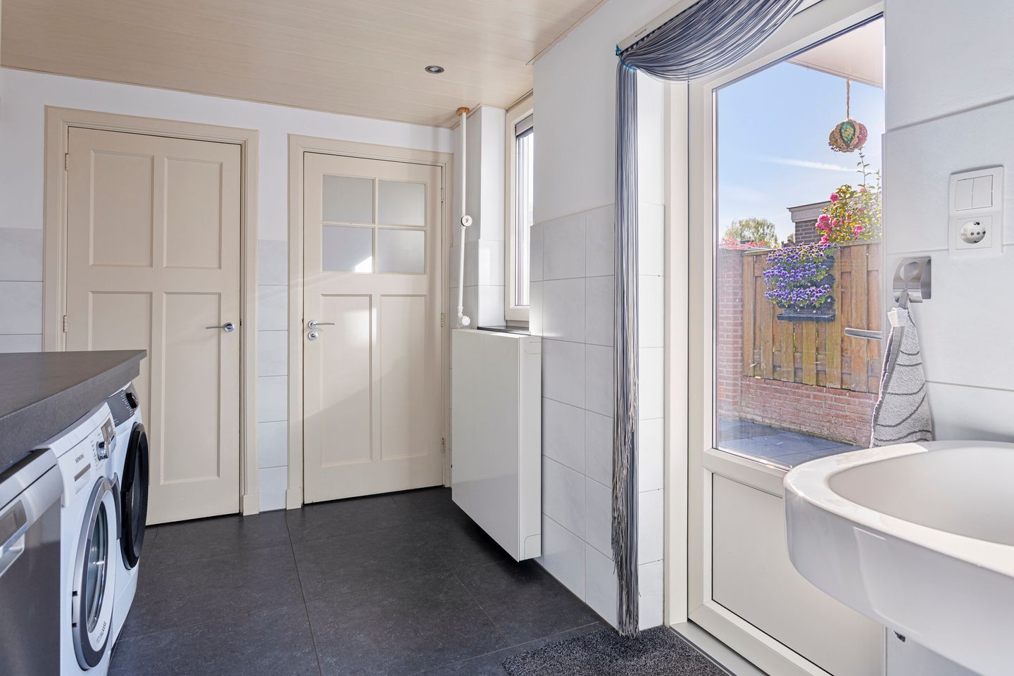 Photo 19 of Emmastraat 47