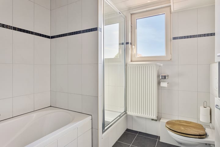 Photo 28 of Emmastraat 47