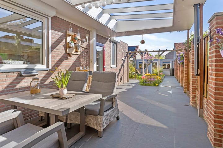 Photo 38 of Emmastraat 47