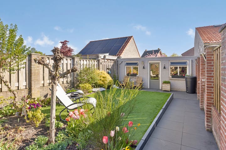 Photo 39 of Emmastraat 47