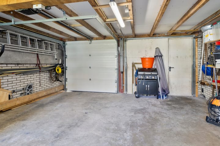 Photo 40 of Emmastraat 47