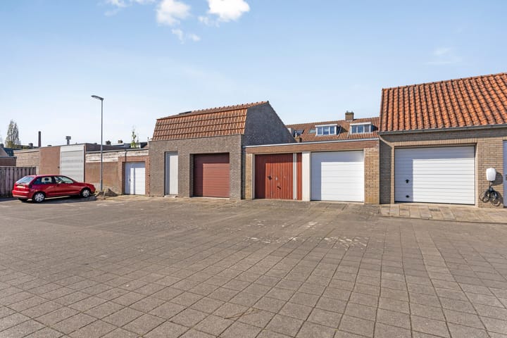 Photo 41 of Emmastraat 47