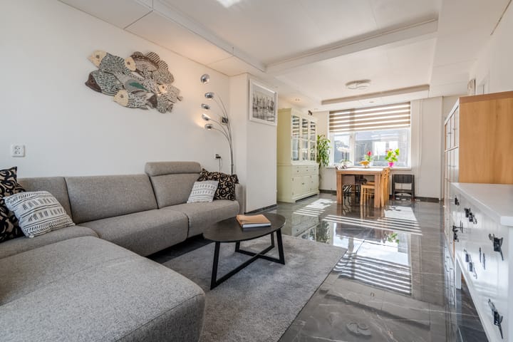 Foto 2 van van der Veldstraat 26