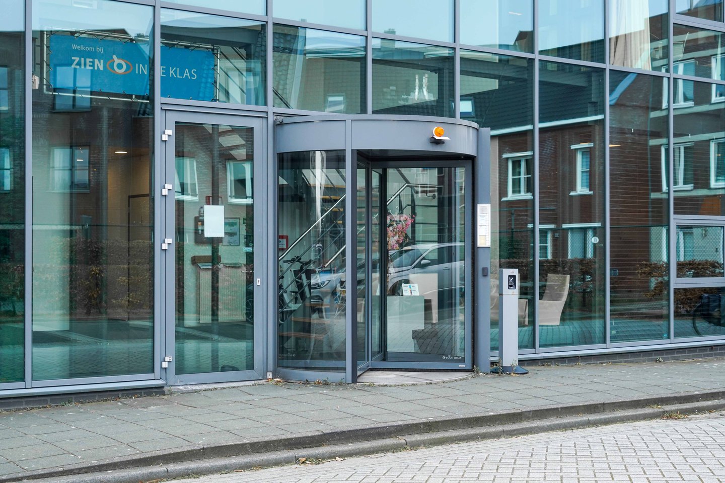 Bekijk foto 2 van Straatweg 2-A