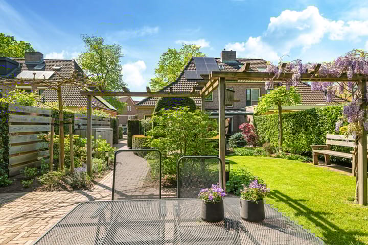 Foto 55 van Meidoornlaan 11