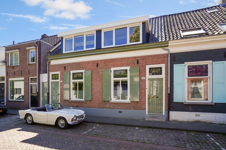 Foto 61 van Hoogvensestraat 98