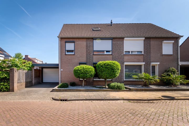 Photo 1 of Molenveldstraat 16