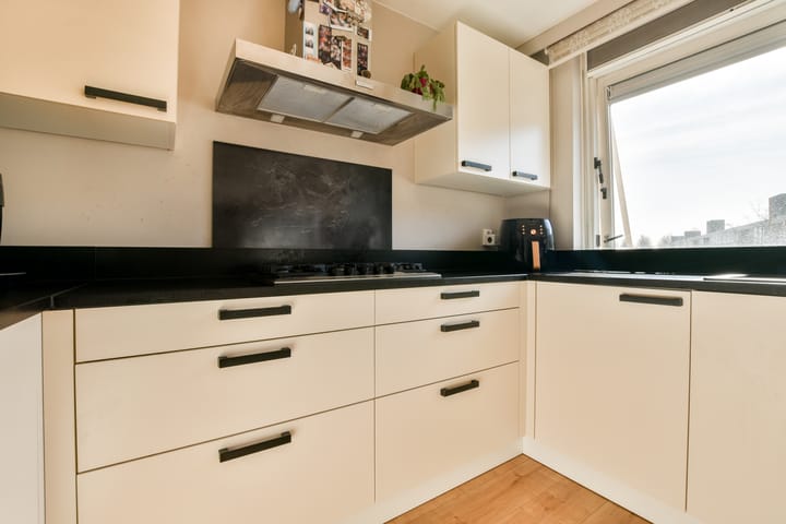 Photo 7 of Bertrand Russellstraat 42