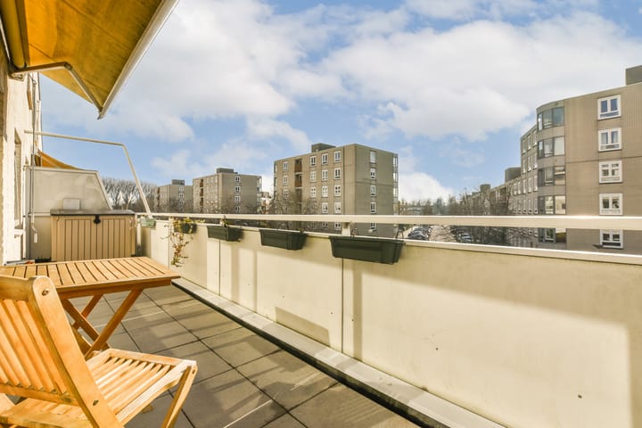 Photo 9 of Bertrand Russellstraat 42