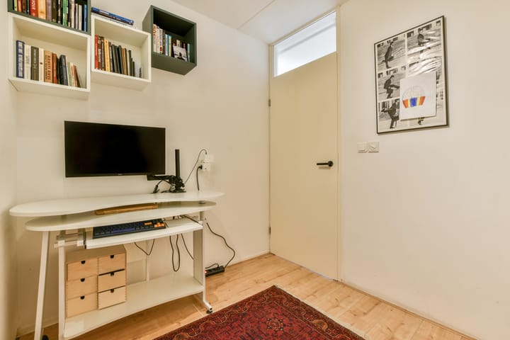 Photo 21 of Bertrand Russellstraat 42