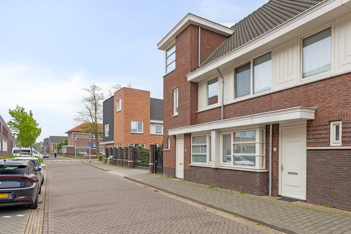 Foto 32 van Beverstraat 1