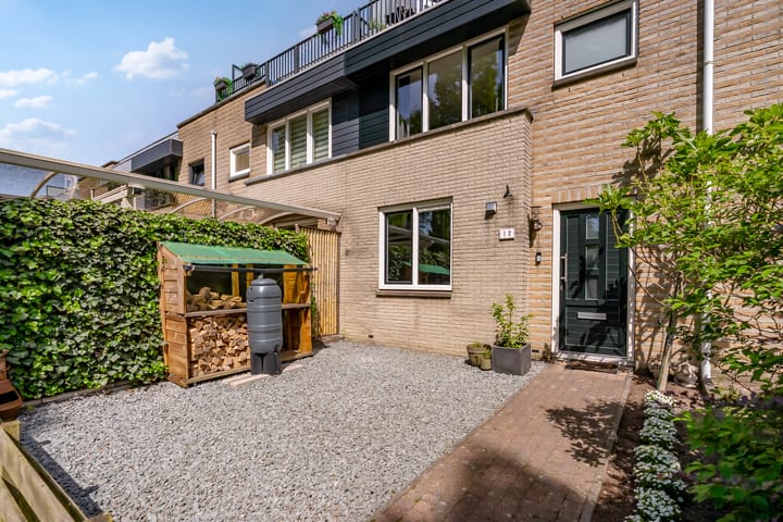 Photo 6 of Betje Wolffstraat 12