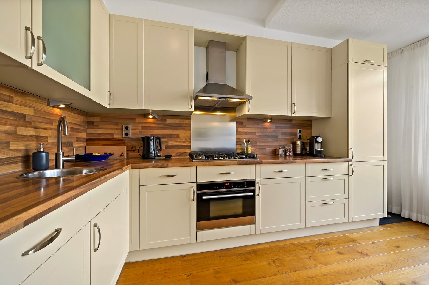 Photo 10 of Dr. J. Presserstraat 146