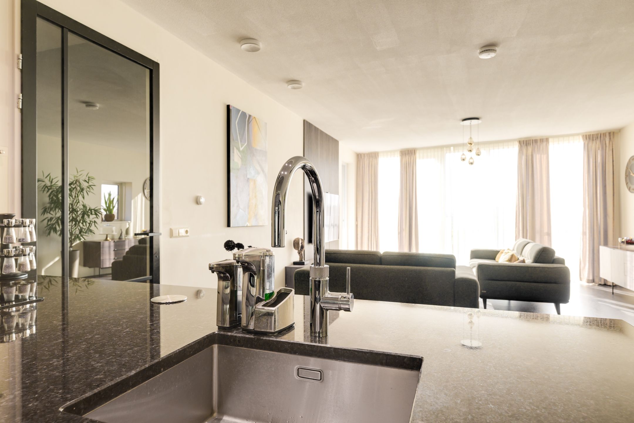 Photo 18 of Klaroenstraat 273