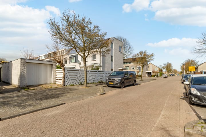 Foto 46 van Eduard van Beinumstraat 107