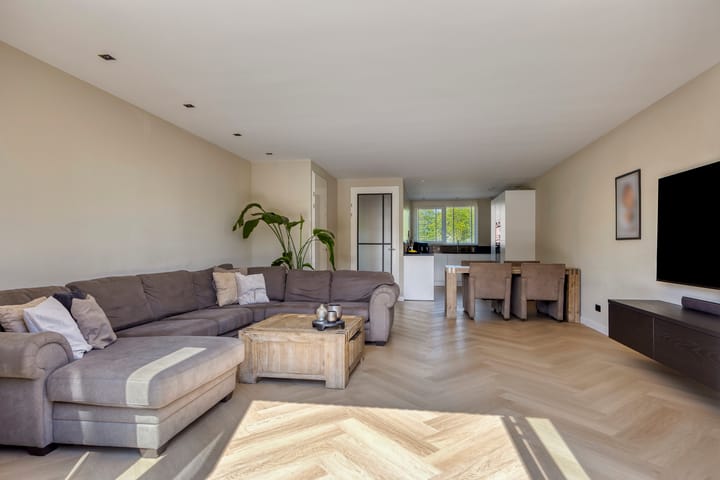 Foto 2 van Edgar du Perronstraat 73