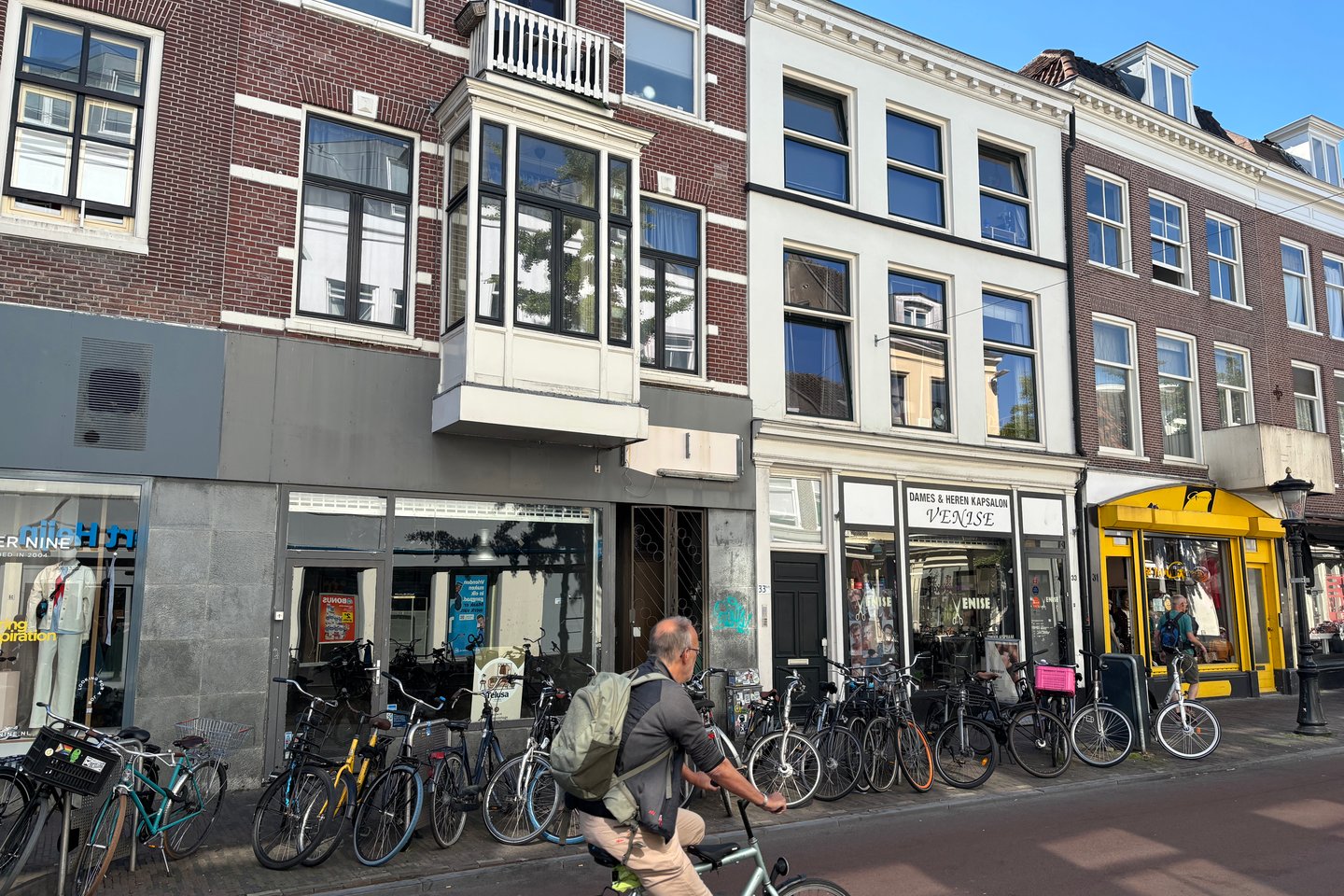 View photo 4 of Voorstraat 35