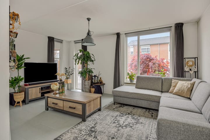 Foto 9 van Koninginnepage 3