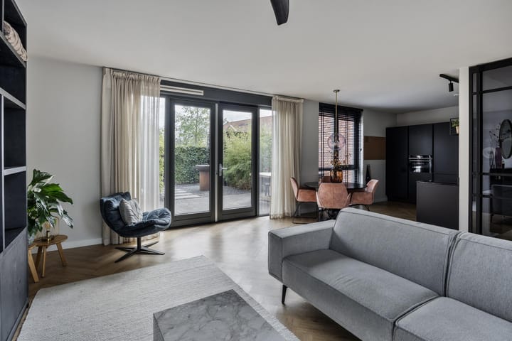 Photo 8 of Oostzeestraat 16