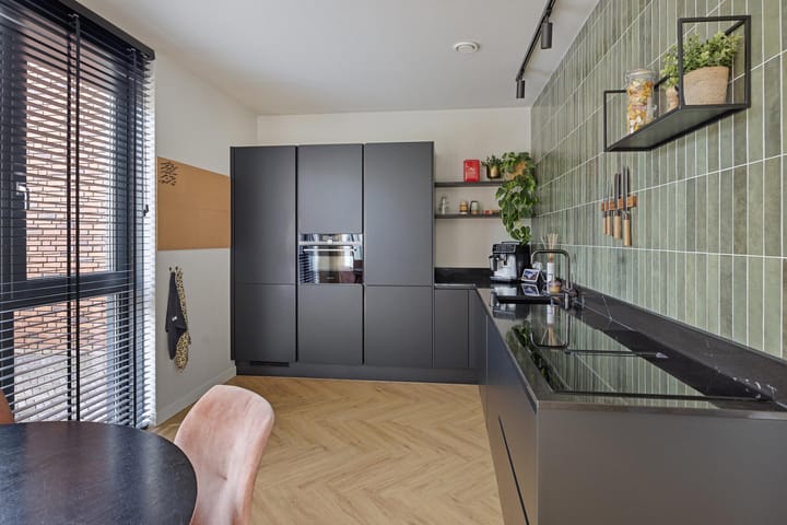 Photo 12 of Oostzeestraat 16