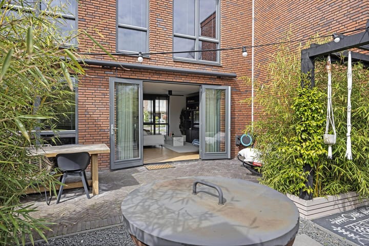 Photo 34 of Oostzeestraat 16