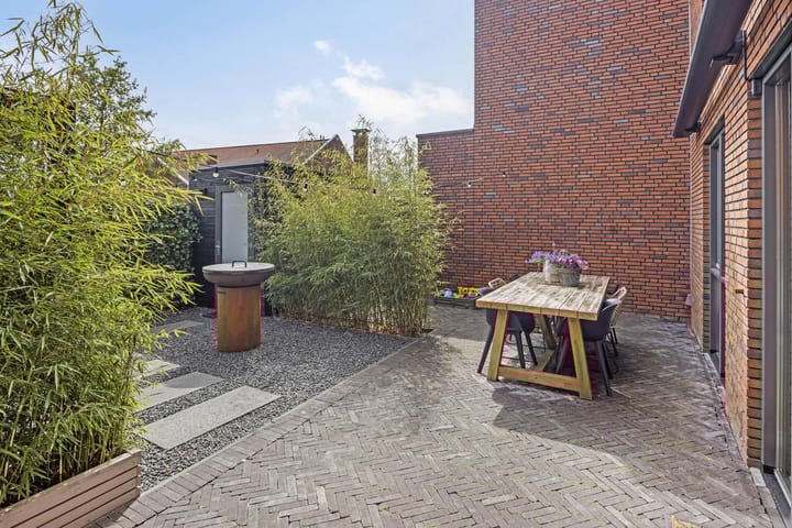 Photo 37 of Oostzeestraat 16