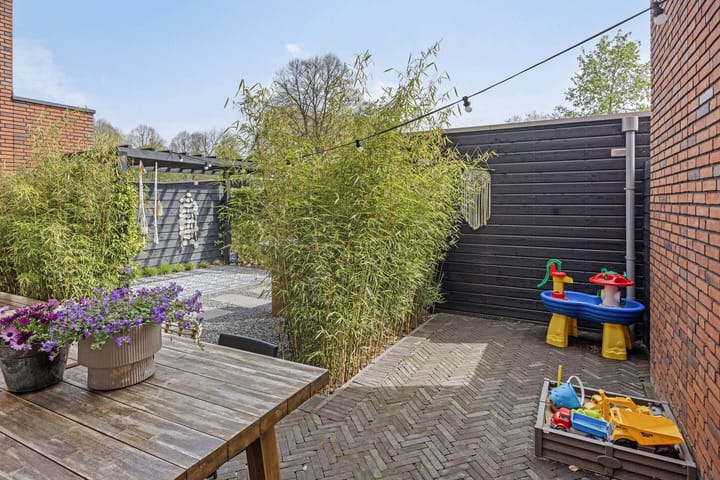 Photo 40 of Oostzeestraat 16