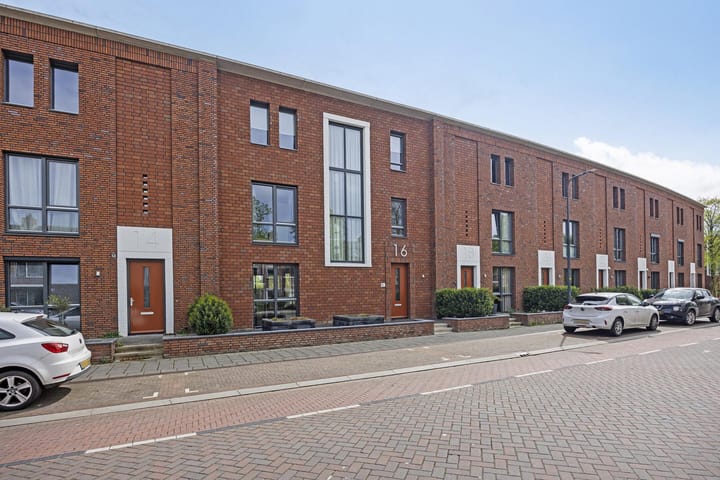 Photo 43 of Oostzeestraat 16