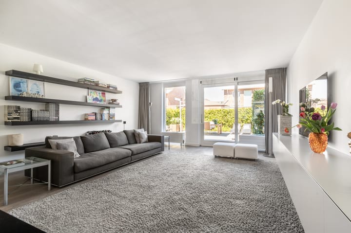 Photo 3 of Colonnade 24