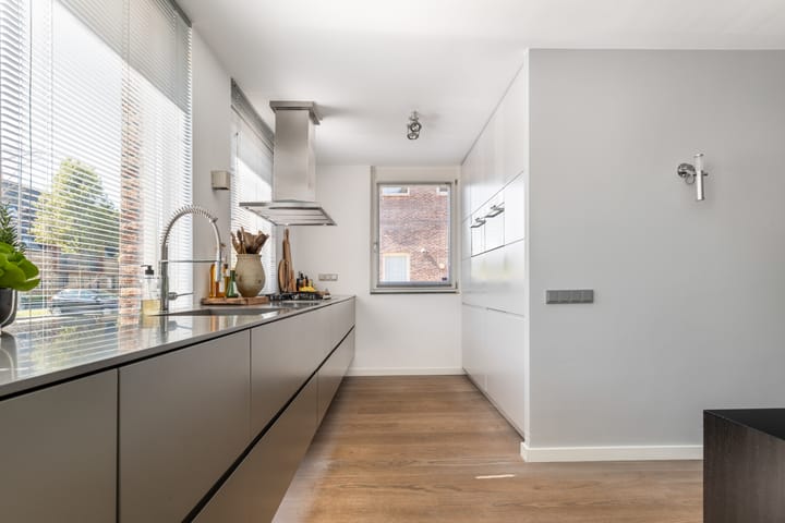 Photo 4 of Colonnade 24