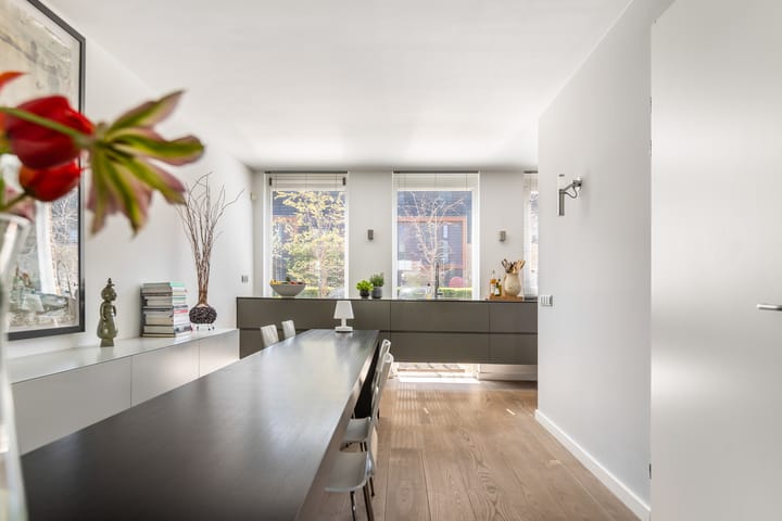 Photo 11 of Colonnade 24