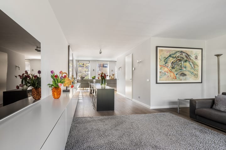 Photo 17 of Colonnade 24