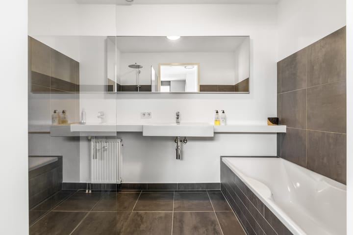 Photo 27 of Colonnade 24