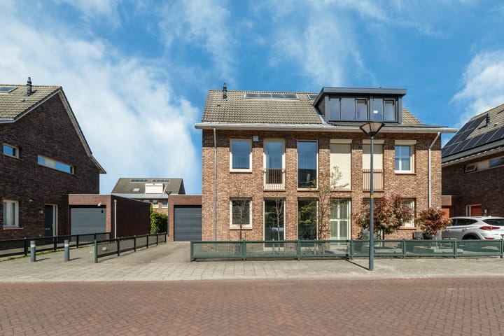 Photo 36 of Colonnade 24