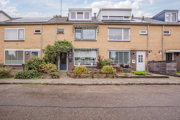 Photo 1 of Jan van Riebeeckstraat 18