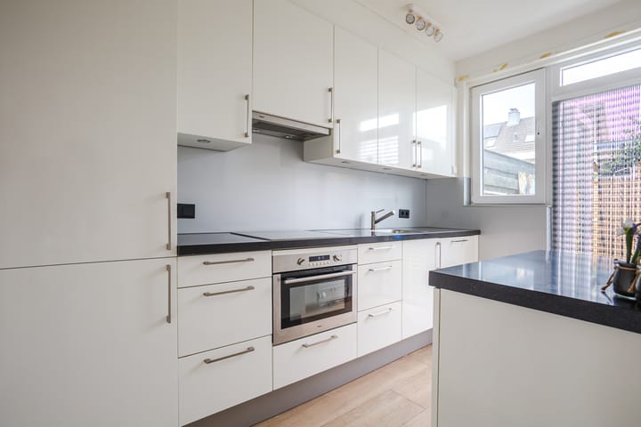 Photo 8 of Jan van Riebeeckstraat 18