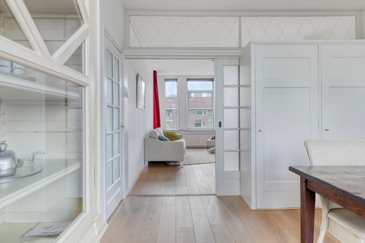 Foto 10 van Herman Robbersstraat 82-E