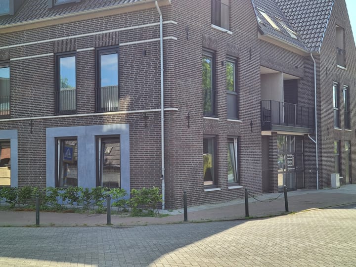 Photo 2 of Pater Ullingsstraat 1-A