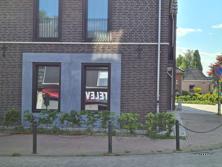 Photo 3 of Pater Ullingsstraat 1-A