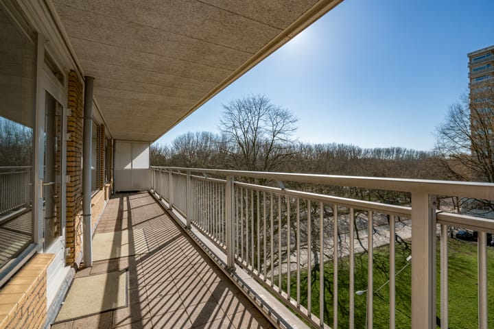 Photo 13 of Arent Janszoon Ernststraat 13