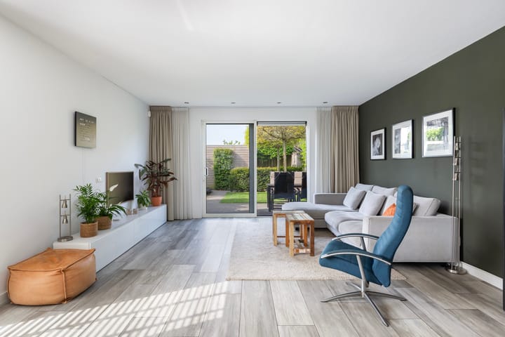 Photo 11 of Burg. Rippingstraat 1-A