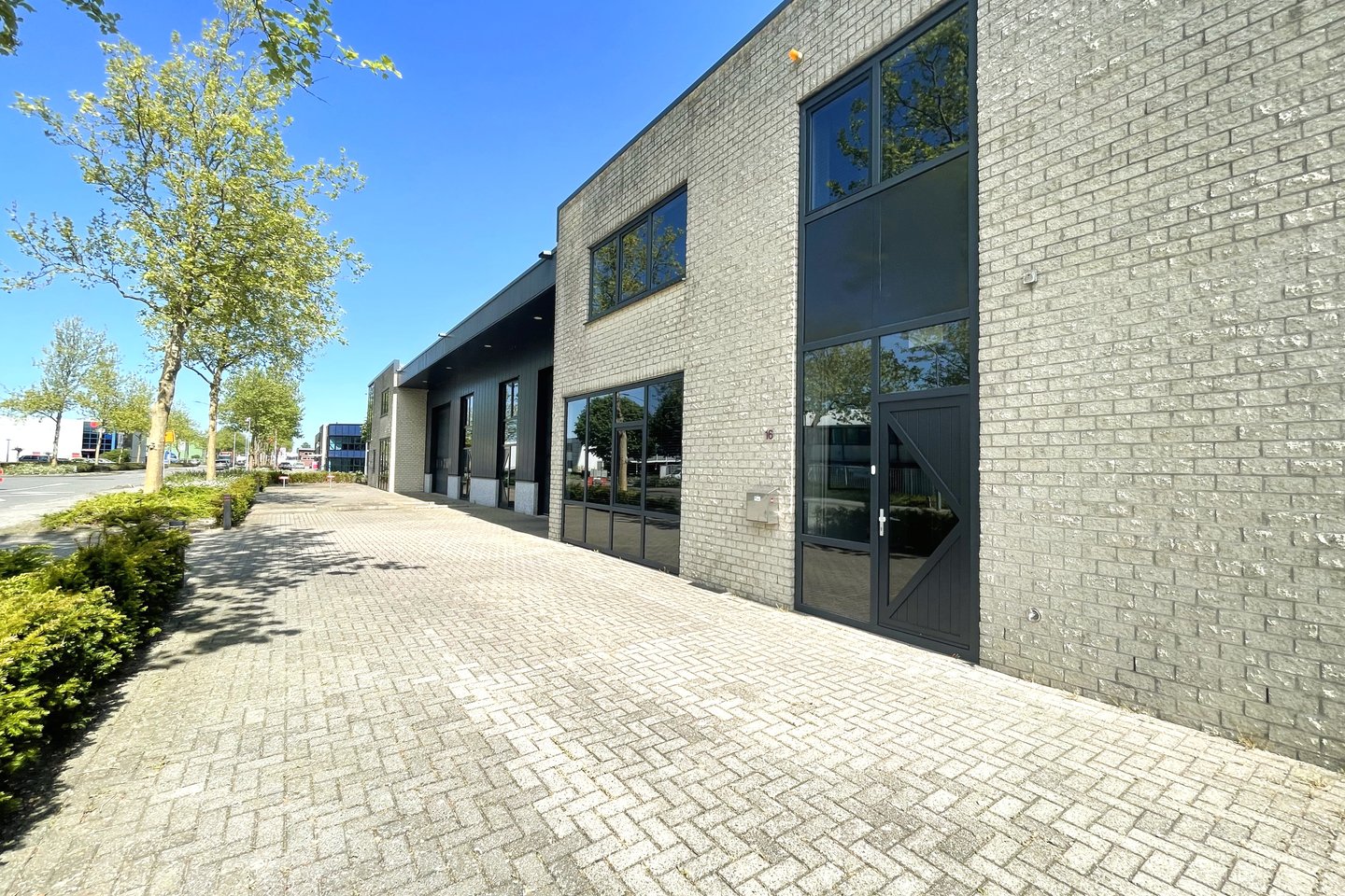 Bekijk foto 3 van Van Leeuwenhoekstraat 16