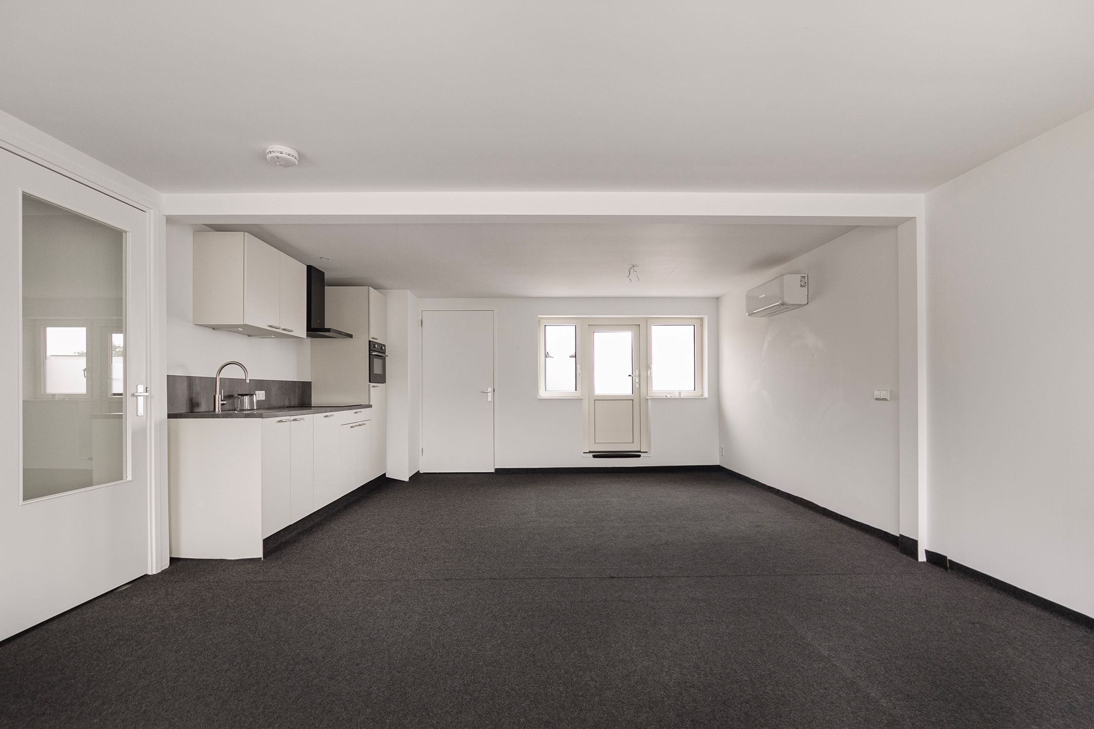 Photo 9 of Achterkerkstraat 30-A