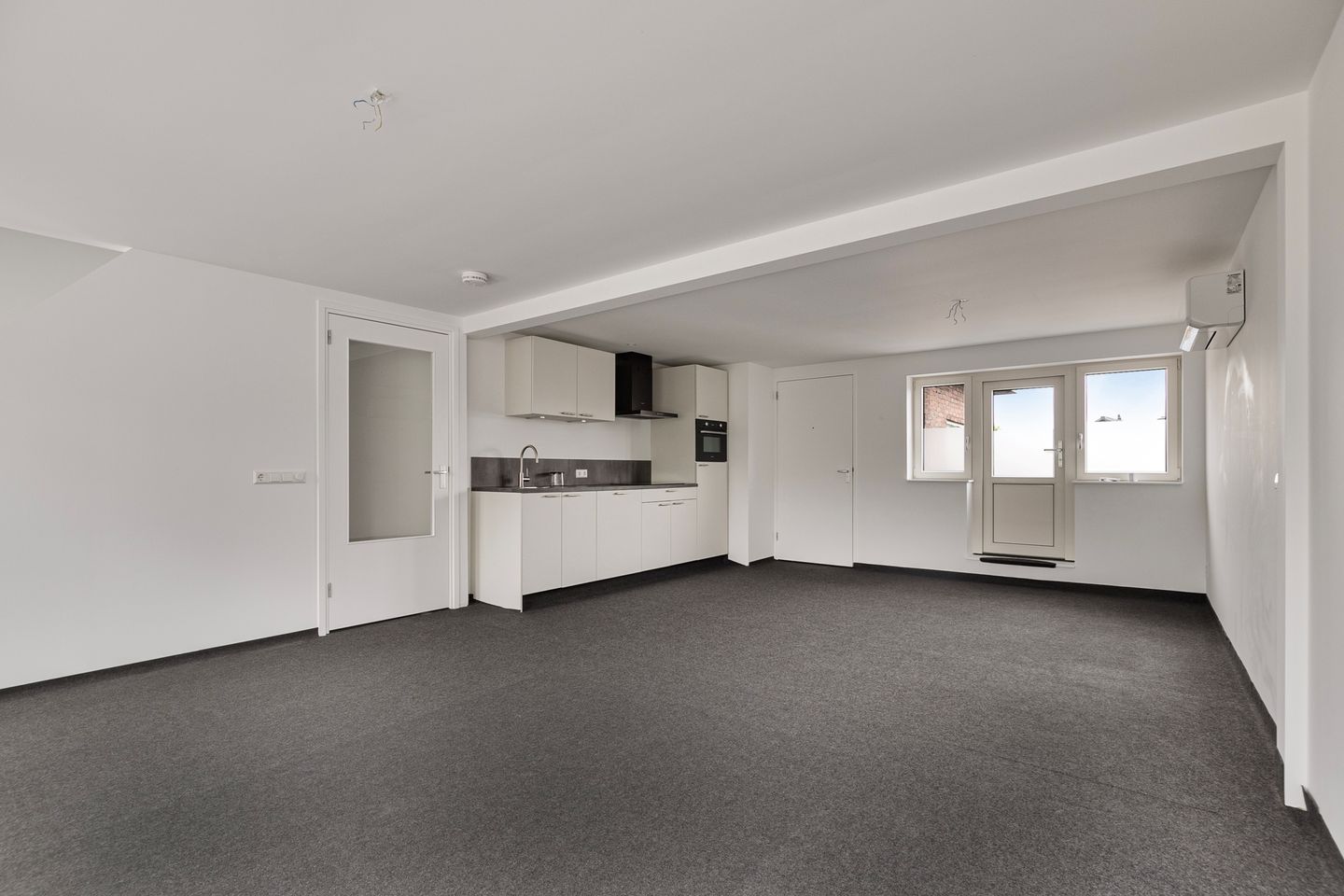 Photo 10 of Achterkerkstraat 30-A