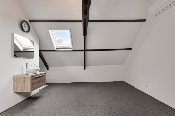 Photo 19 of Achterkerkstraat 30-A