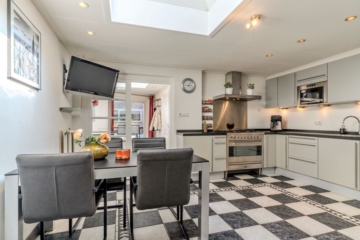 Photo 14 of Paus Adriaanstraat 68