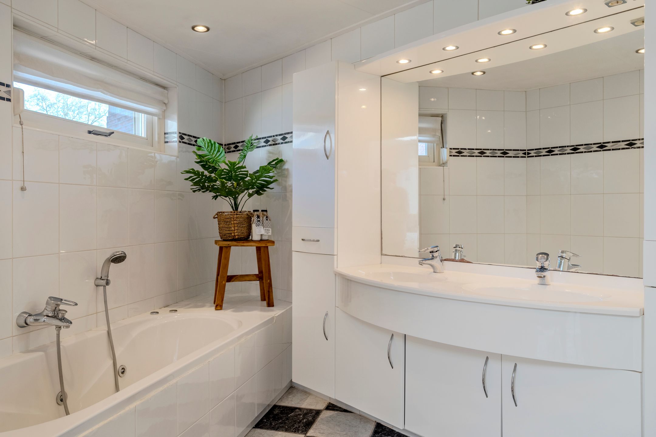 Photo 24 of Paus Adriaanstraat 68