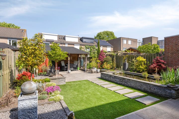 Foto 2 van Waterbies 6