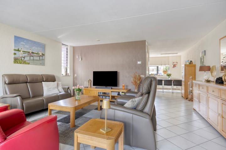 Foto 9 van Waterbies 6