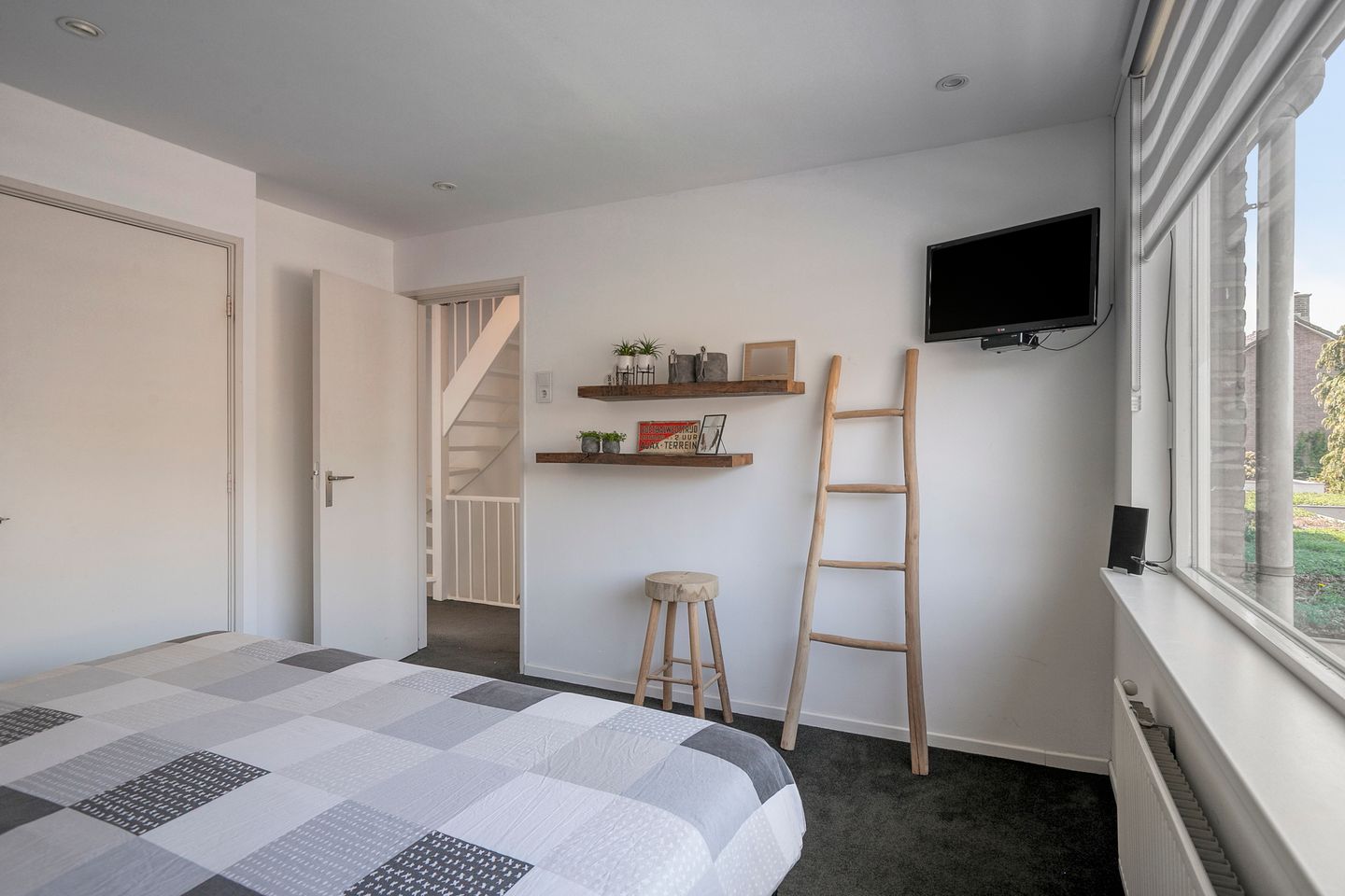 Foto 14 van Esdoornlaan 6